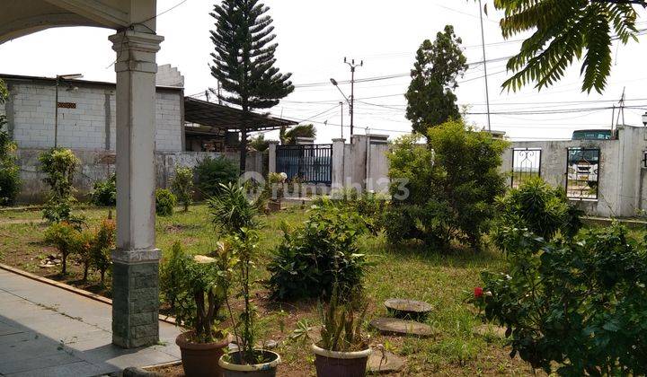 Rumah di pinggir jalan raya kronjo 1