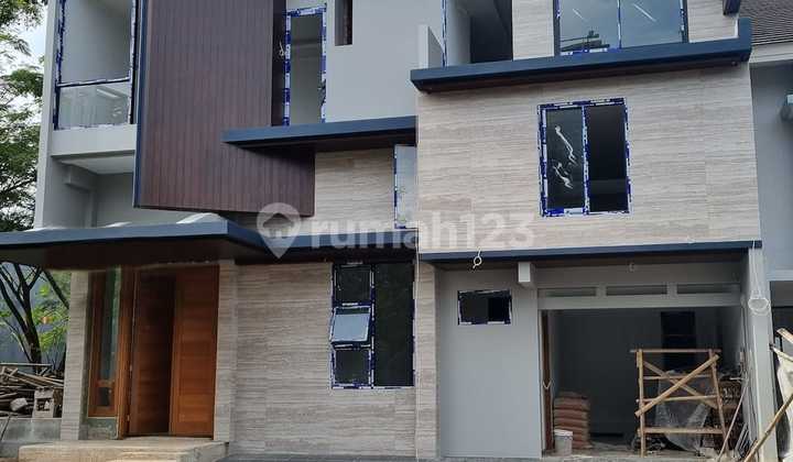 BANGUNAN MANDIRI SPLIT LEVEL 4 LANTAI BRAND NEW FORESTA BSD 1
