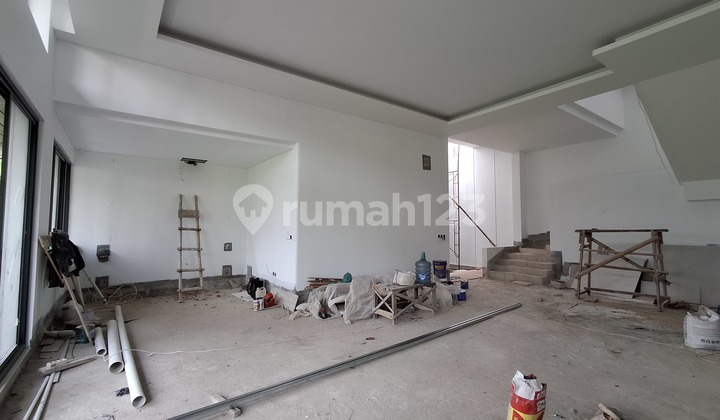 BANGUNAN MANDIRI SPLIT LEVEL 4 LANTAI BRAND NEW FORESTA BSD 2