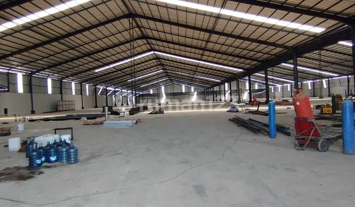 Ready-to-Use Warehouse in Front of Flat Road Legok