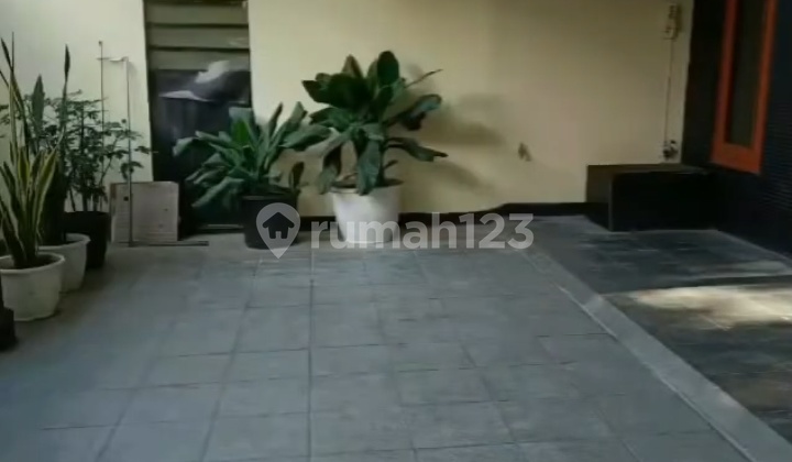 Dijual Rumah Lokasi Strategis di Bintara 2
