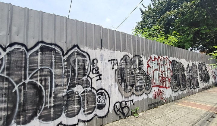 For Rent: A Plot with an Old Building in Tanah Abang 2, Central Jakarta