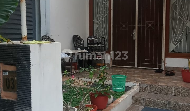 Dijual Rumah di Graha Raya Strategis Dekat Pasar