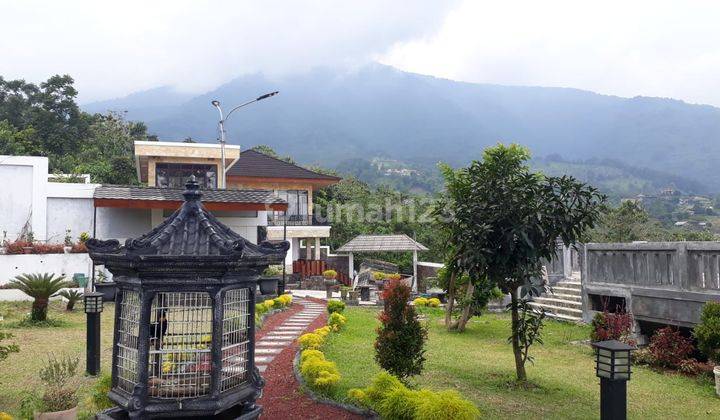 Dijual villa sangat strategis view lepas  2