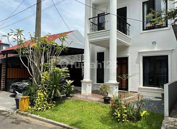 Di jual rumah 2 lantai siap huni. Lokasi sangat strategis  1