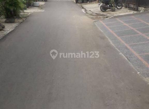 Di jual rumah murah 2 lantai. Lokasi sangat strategis. 1