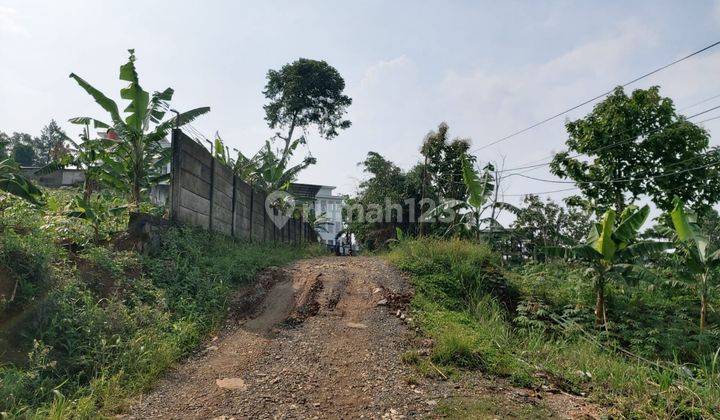 Di jual tanah. Lokasi sangat strategis nempel jalan. View lepas. 1