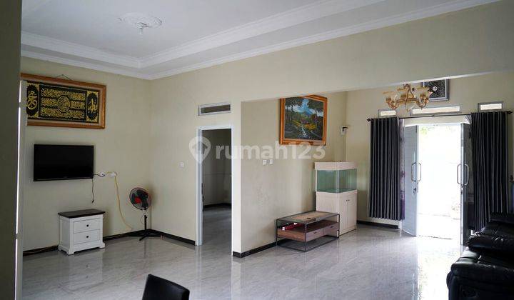 Di jual rumah siap huni 2 lantai lokasi sangat strategis 2