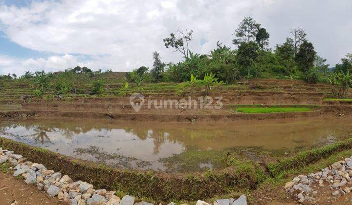 DI JUAL TANAH. LOKASI SANGAT STRATEGIS NEMPEL JALAN. 2