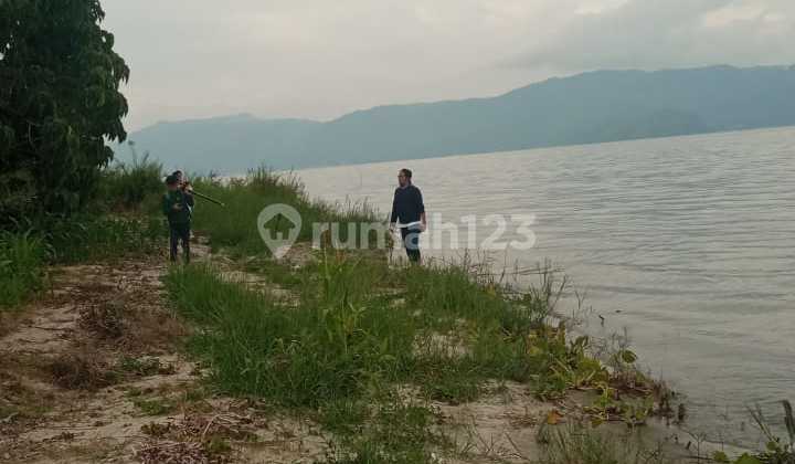 Tanah Samosir di tepi Pantai 1