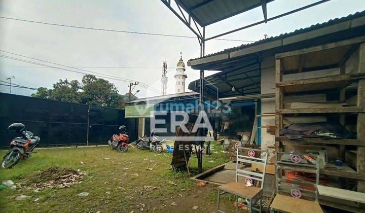 Dijual cepat sebidang tanah dan diatasnya berdiri usaha toko bahan bangunan  beserta isinya.  Lokasi  strategis di pinggir jalan  diderah pemukiman 2