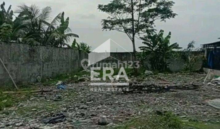 Disewakan sebidang tanah diatasnya ada bangunan gudang dan rumah, lokasi pinggir jalan, samping sekolah Pesantren Al Azar, cocok untuk 2