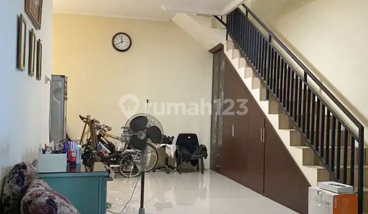 Rumah 2 Lantai SHM di Cluster akasia 2 taman royal  2