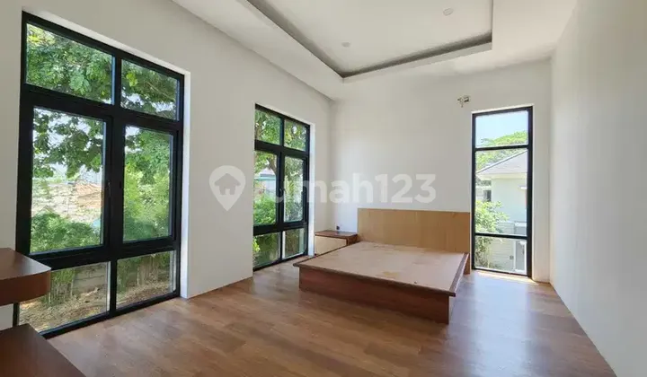 Rumah Disain Classic American 2.5 Lantai  2