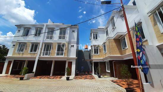 Dijual Townhouse 3 Lantai Lebih Luas Dan Stategis Di Jakarta Barat 7