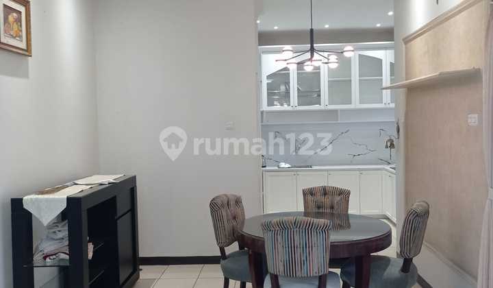Rumah Modern Klasik Terawat di Tatar Pitaloka Kota Baru Parahyangan Full Furnished
