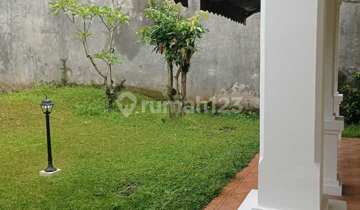 Rumah Modern Klasik Terawat di Tatar Pitaloka Kota Baru Parahyangan Full Furnished
