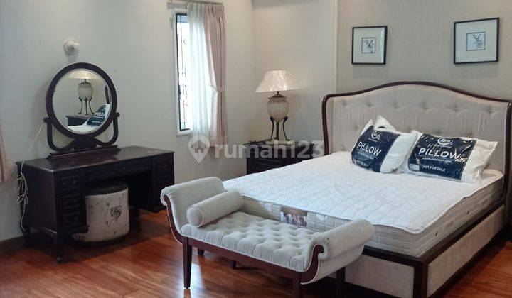 Rumah Modern Klasik Terawat di Tatar Pitaloka Kota Baru Parahyangan Full Furnished