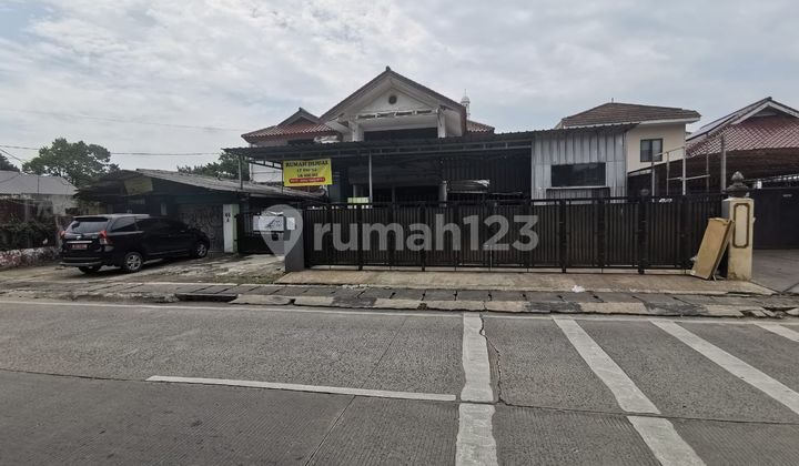 Rumah Hunian di Pinggir Jalan di Petukangan, Jakarta Selatan Rumah Hunian di Pinggir Jalan di Petukangan, Jakarta Selatan