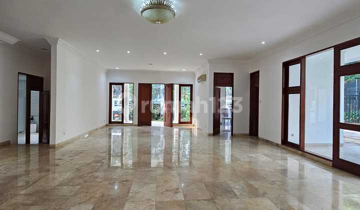 Rumah Hunian Mewah di Kawasan Permata Hijau, Jakarta Selatan 2