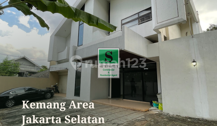 Rumah Full Renovated di Kawasan Bangka Kemang, Jakarta Selatan