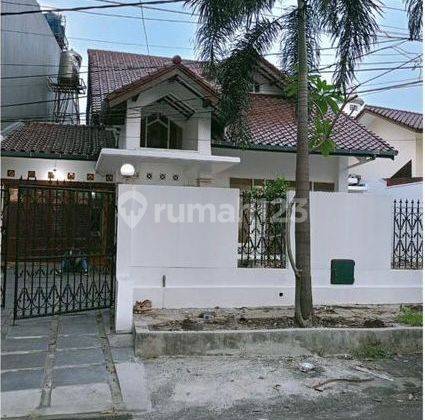 Rumah Siap Huni di Dekat Pakubuwono, One Gate Access 2