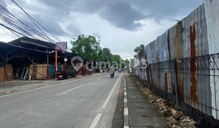 Rumah Hunian di Pinggir Jalan di Petukangan, Jakarta Selatan 2