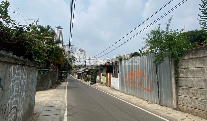 Tanah Ngantong di Kawasan Kebayoran Lama, Jakarta Selatan Tanah Ngantong di Kawasan Kebayoran Lama, Jakarta Selatan