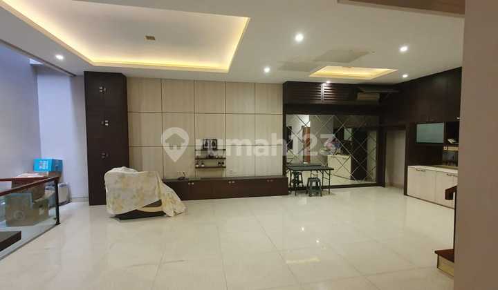 Luxury Ready-to-Occupy House in Kelapa Gading, within the Housing Complex Luxury Ready-to-Occupy House in Kelapa Gading, within the Housing Complex