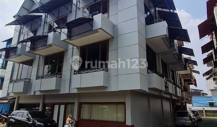 Shophouse, 3.5 Floors in Kebayoran Baru Near Commercial Area