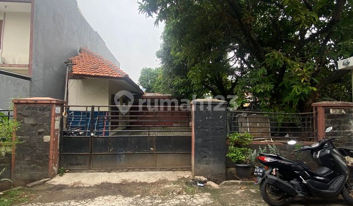 Land in the Kebayoran Lama Area, Close to Senayan and Gandaria. Land in the Kebayoran Lama Area, Close to Senayan and Gandaria.