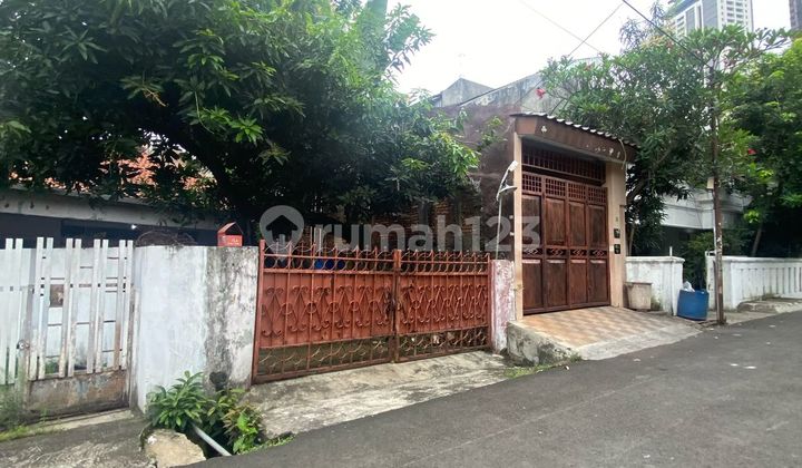 Rumah Tanah Ngantong Kawasan Kebayoran Lama, Jakarta Selatan