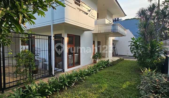 Rumah Hunian Mewah di Kawasan Permata Hijau, Jakarta Selatan