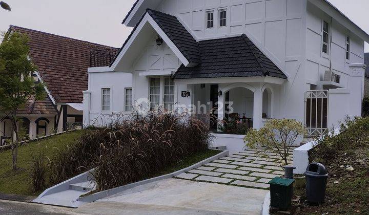 Disewakan Harian Rumah Cantik bergaya Eropa Hadap Taman 2