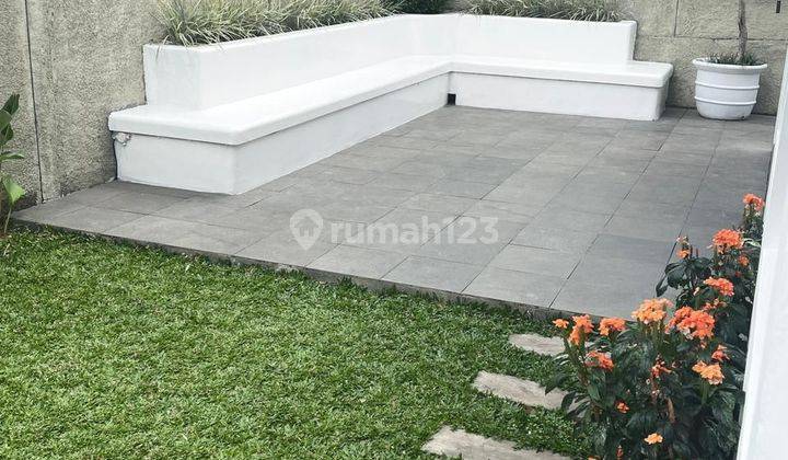 Disewakan Rumah Cantik Menghadap Green Area dan View Pegunungan 2