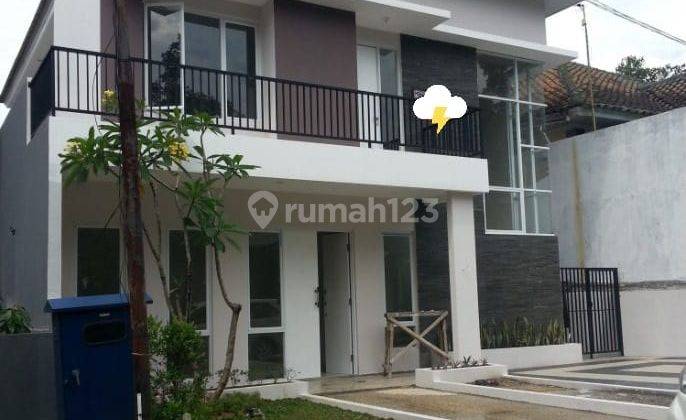 Disewakan Rumah 2 Lantai Murah Lokasi Strategis 1