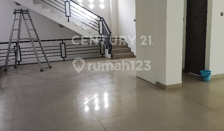 4-Storey Ruko Renovated Strategically in Cikini Area, Central Jakarta Year 2