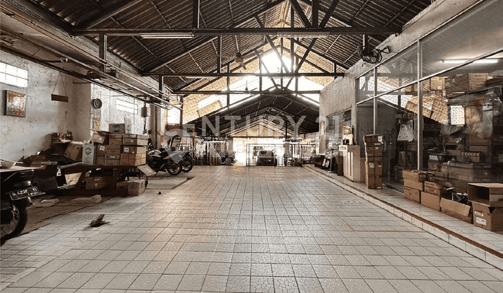 Disewakan Rumah Lokasi Strategis Luas 564m Bisa Buat Usaha. 1