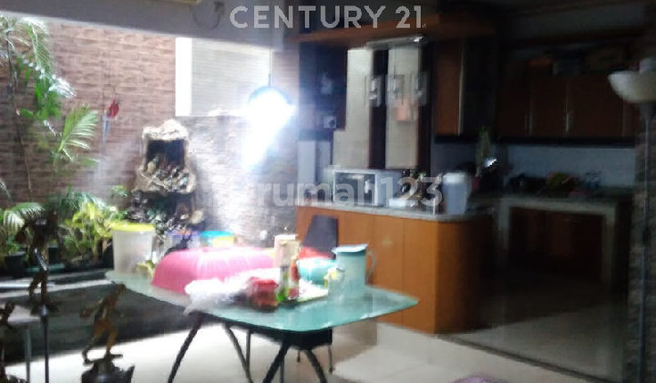 Rumah Ditomang SHM 2 Lantai LT 180M² Jalan 4 KT Pam,Strategis