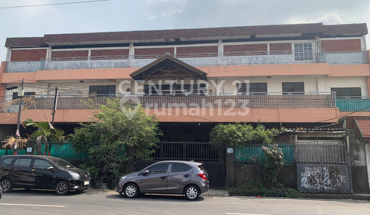 Bangunan 3 Lantai Di Rawasari, Cempaka Putih 