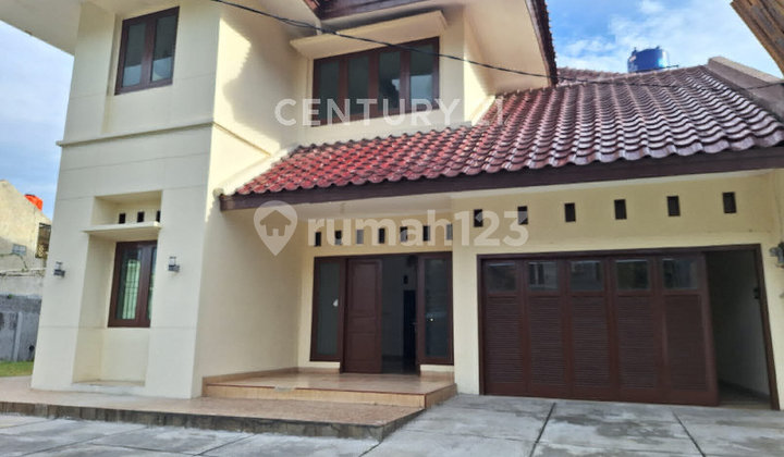 Semi-Office House for Rent with Spacious Yard in Mampang, South Jakarta