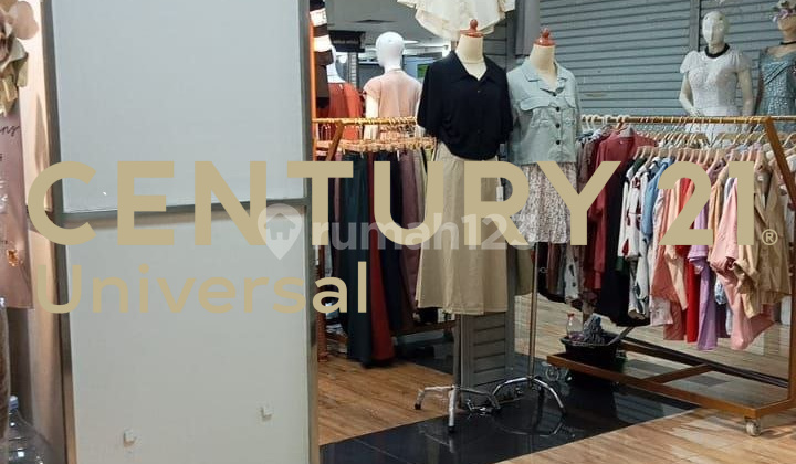 Kios Hook in Mangga Dua, Strategic Location 2