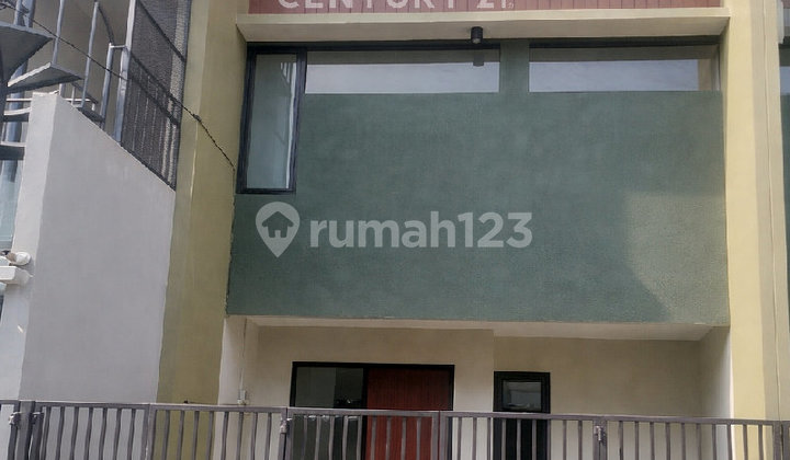 Rumah 3 LT Baru Kelapa Gading LT 72 M² LB 132 M² SHM 4+1 KT ,5 KM