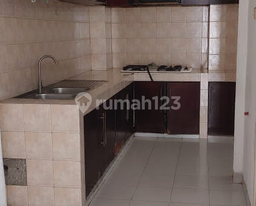 Rumah 2lt. Unfurnished 3+1BR Strategis Di Kelapa Gading Jakut Th 2