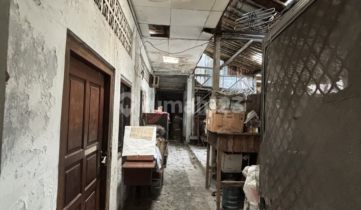 Jual Cepat Rumah Hitung Tanah Saja Lokasi Strategis di Pasar Baru 2