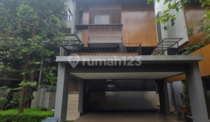 Rumah Caelus Full Furnished Sudah Renovasi Akses ke Attic Room Aman 1
