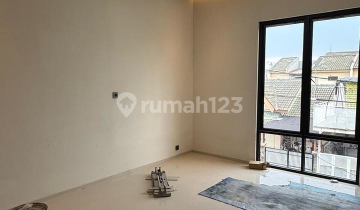 Brand New Home Neat Already Has a Kitchen Set in BSD Nusa Loka 2