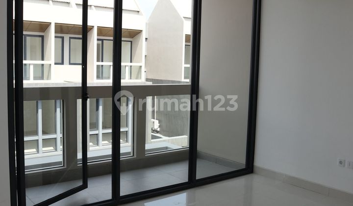 Delrey 3-Storey Shop House, Dimensions 6x15. Opposite IPEKA School, Very Busy Traffic, Affordable Rent.