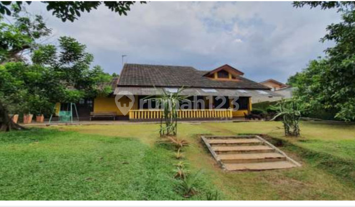 South Jakarta House Suitable for Residence or Restaurant South Jakarta House Suitable for Residence or Restaurant