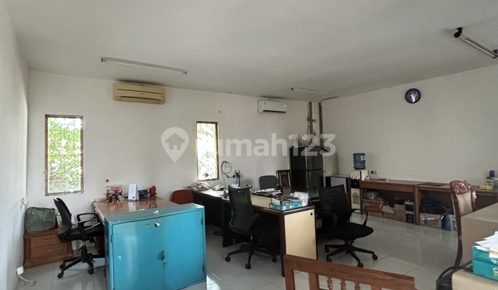 Kavling dengan Gudang Terbuka serta Kantor di Karang Tengah, Tangerang.